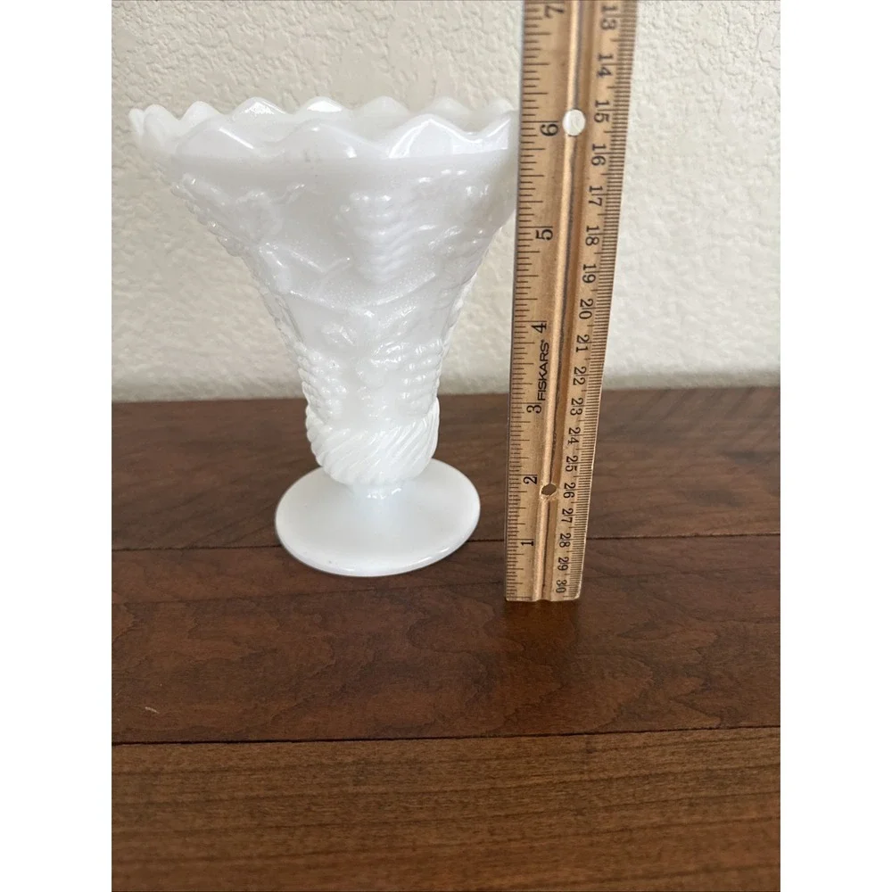 Vintage Anchor Hocking Milk Glass Flared Ruffled Vase 6